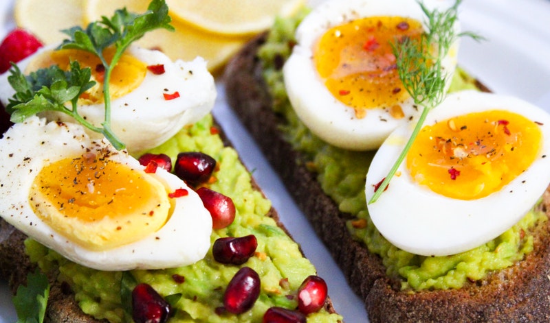 Zdrowe odżywianie wymaga odpowiedniej ilości białka np. z jajek