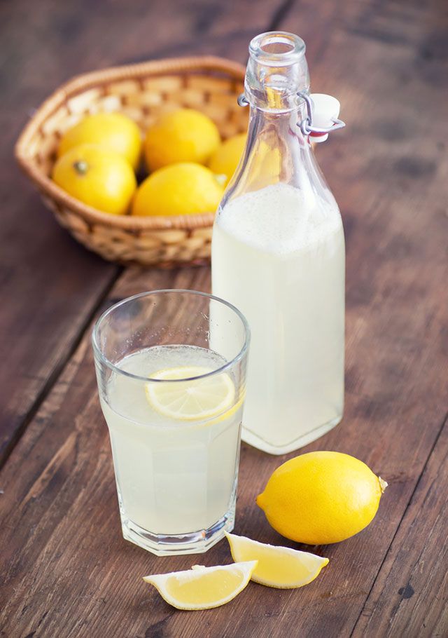 woda z sokiem cytrynowym