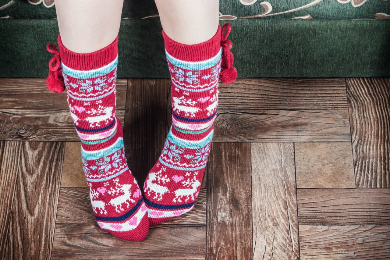 Na co zwrócić uwagę, wybierając damskie skarpetki świąteczne?