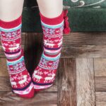 Na co zwrócić uwagę, wybierając damskie skarpetki świąteczne?